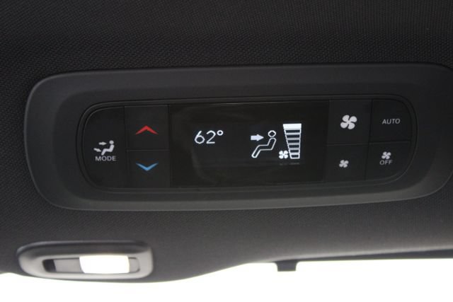 Used 2025 Chrysler Pacifica Limited FWD image 18