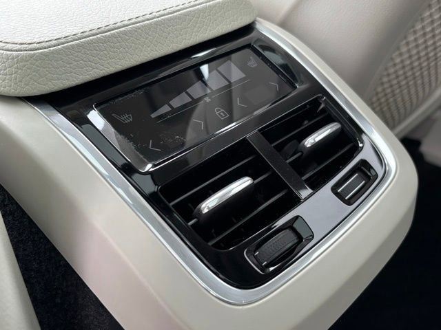 Used 2019 Volvo XC90 T6 Momentum w/ Protection Package Premier image 18