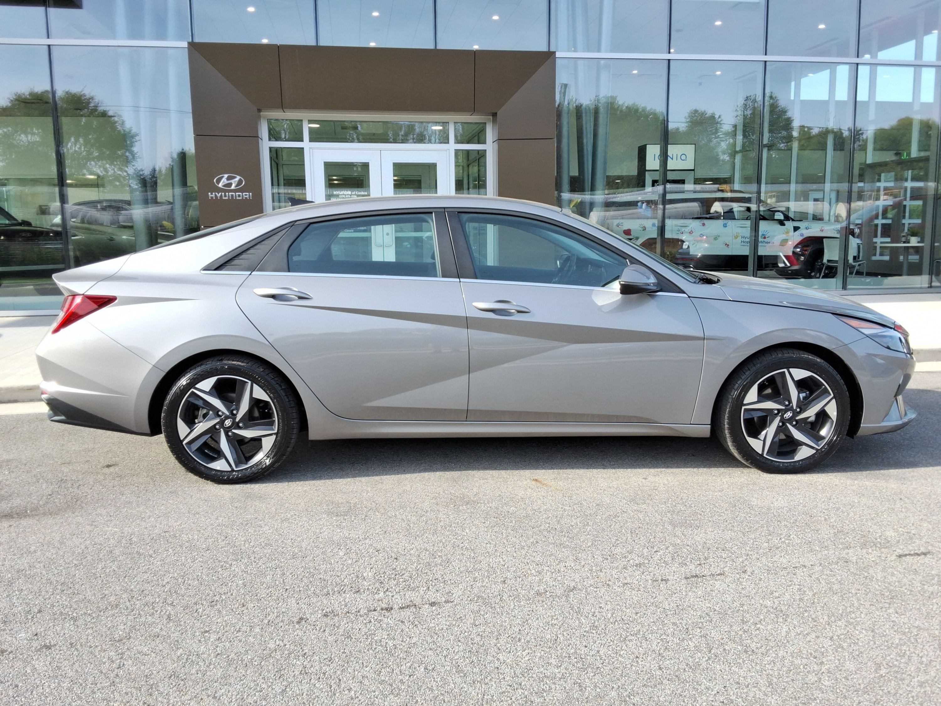 Used 2023 Hyundai Elantra Limited FWD image 15
