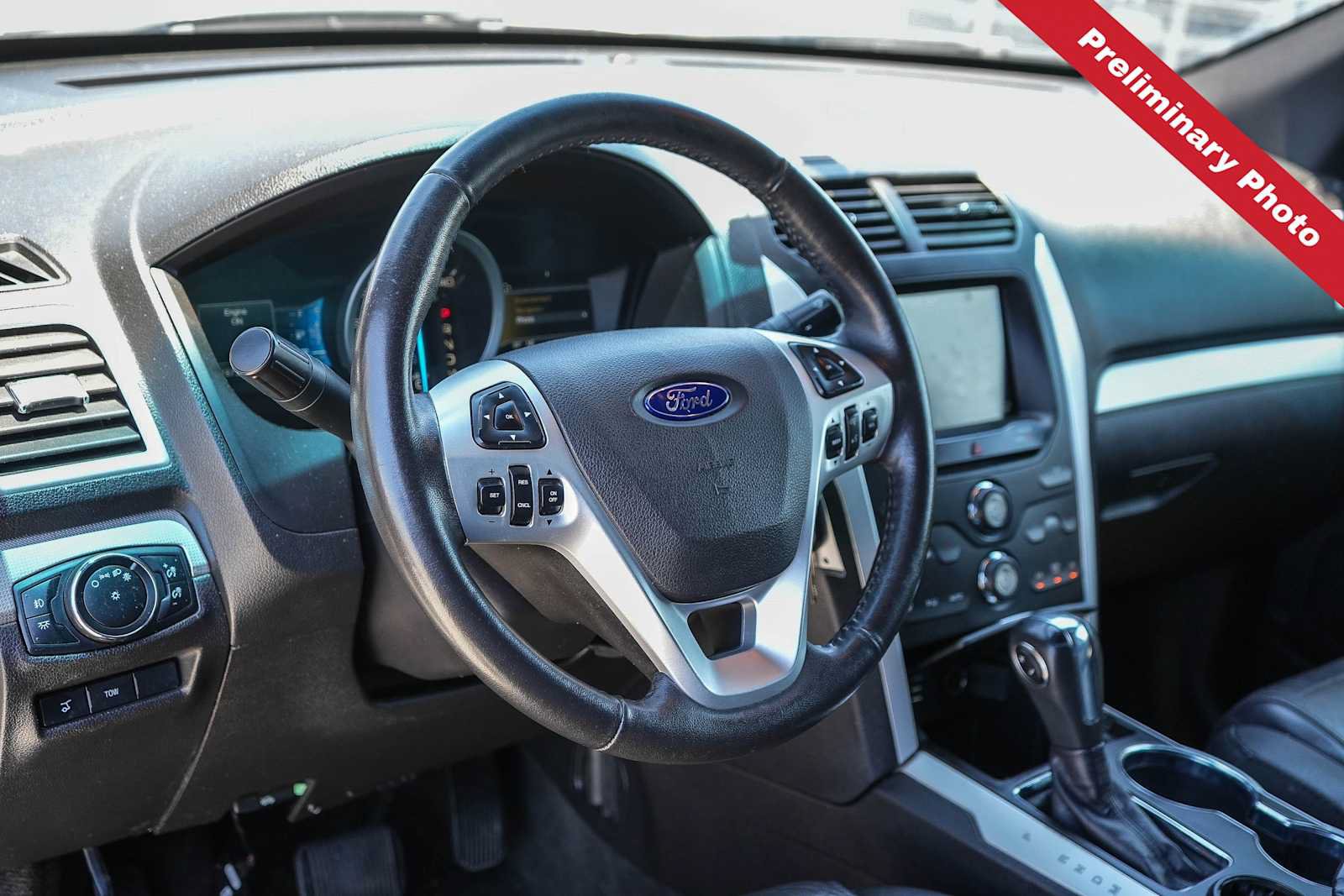 Used 2015 Ford Explorer XLT w/ Equipment Group 202B FWD image 13