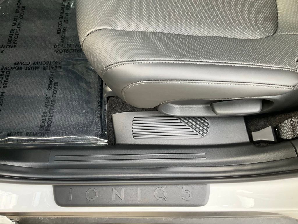 Used 2025 Hyundai Ioniq 5 SEL image 28