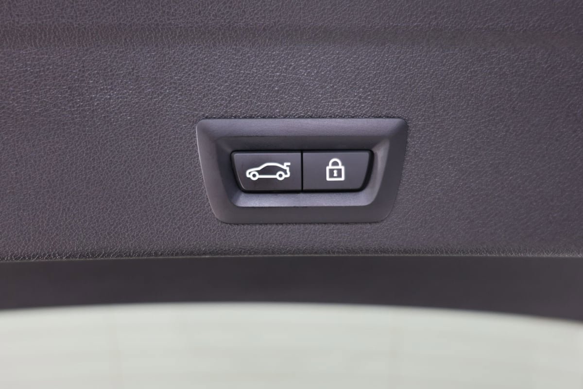 Used 2023 BMW X6 xDrive40i w/ Premium Package image 32
