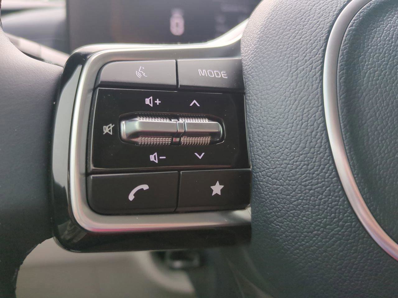 New 2026 Kia Carnival EX FWD image 25