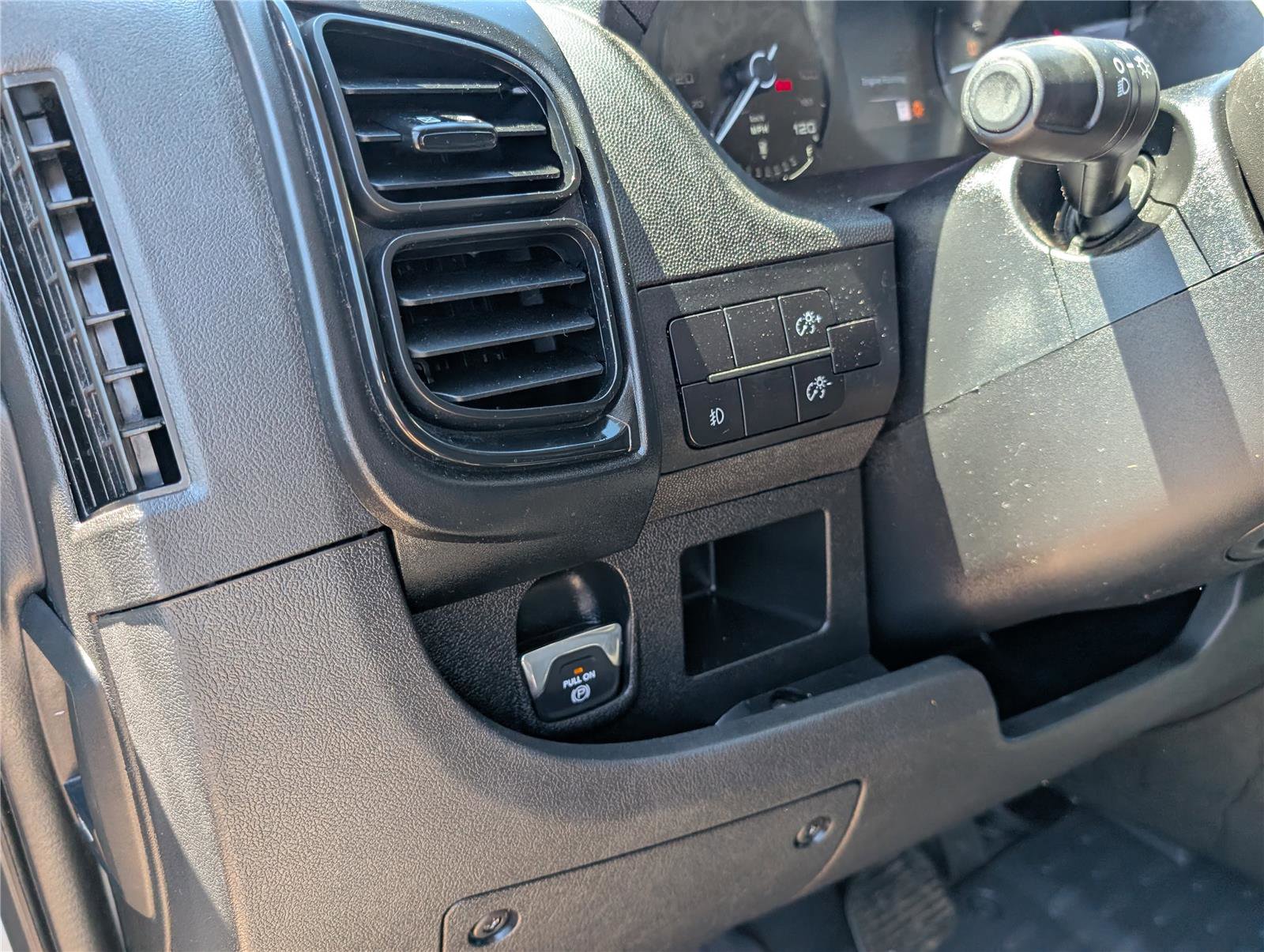 Used 2024 RAM ProMaster 2500 w/ Convenience Group FWD image 17