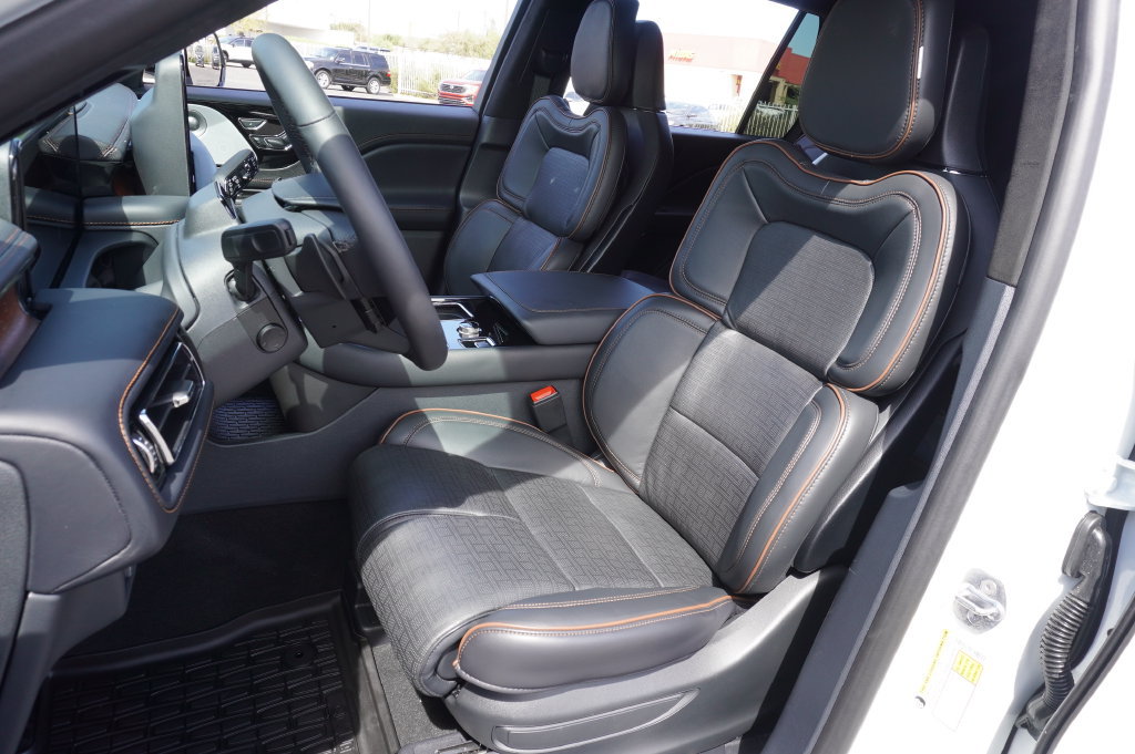 Used 2026 Lincoln Aviator Black Label w/ Jet Appearance Package AWD/4WD image 16