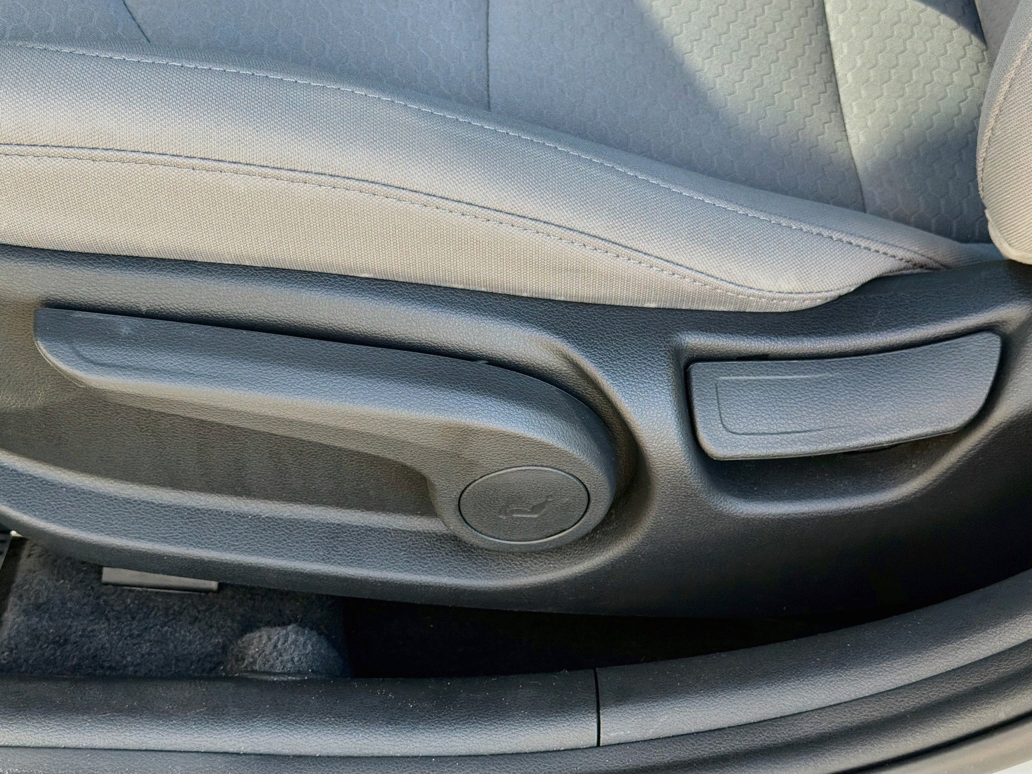 Used 2020 Hyundai Elantra SE FWD image 22