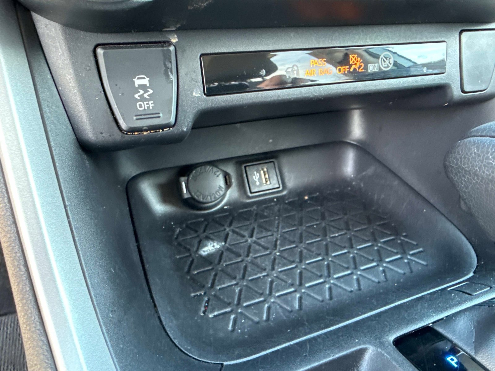 Used 2024 Toyota RAV4 XLE image 23