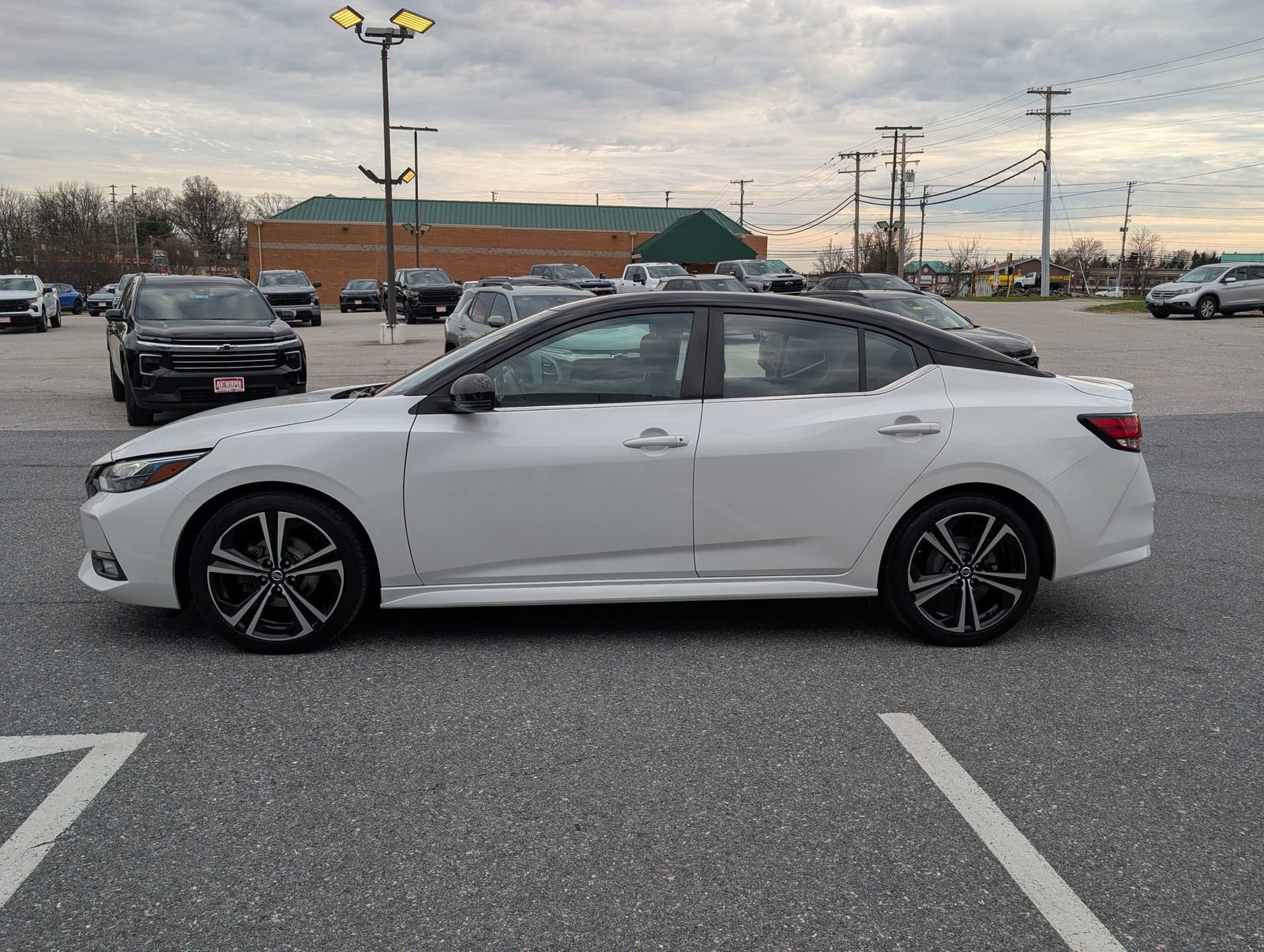 Used 2023 Nissan Sentra SR w/ Electronics Package FWD image 6