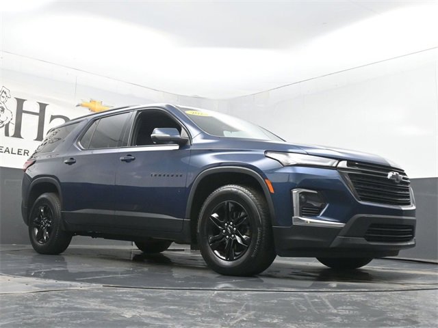 Used 2023 Chevrolet Traverse LT image 2