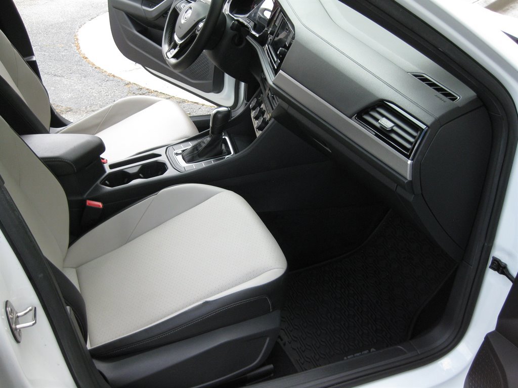 Used 2021 Volkswagen Jetta R-Line w/ R-Line Cold Weather Package image 30