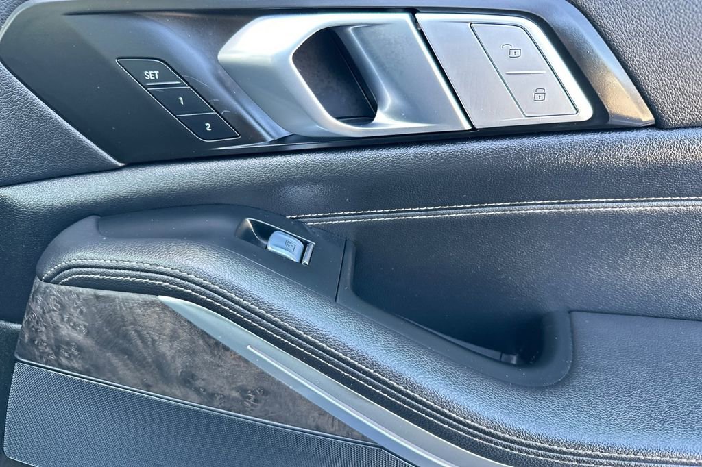 Used 2022 BMW X7 xDrive40i w/ M Sport Package image 20