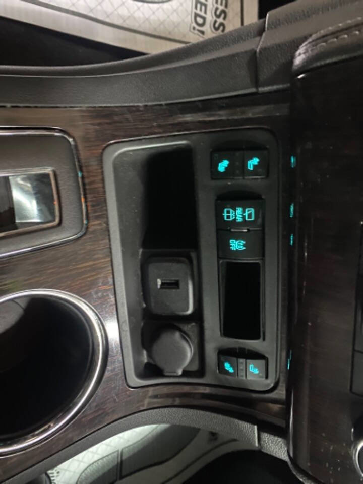 Used 2017 Chevrolet Traverse LT w/ Style and Technology Package image 15