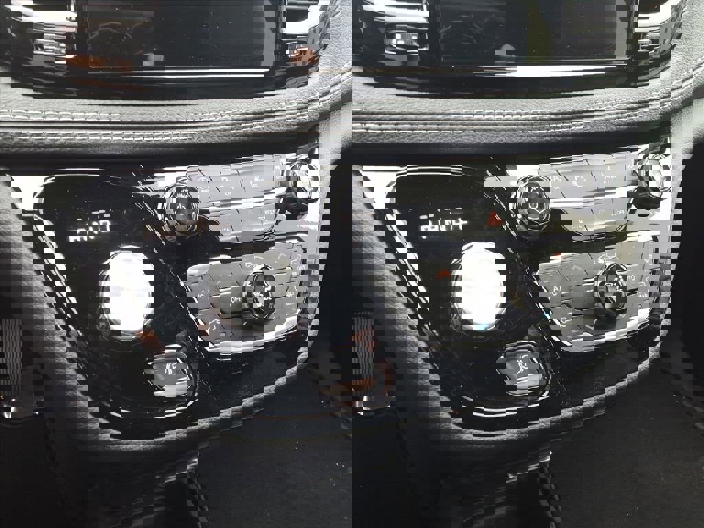 New 2026 Chrysler Pacifica Select w/ S Appearance Package image 10