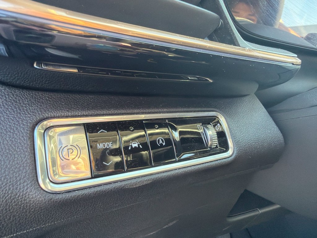 Used 2024 Buick Envision Avenir AWD/4WD image 21