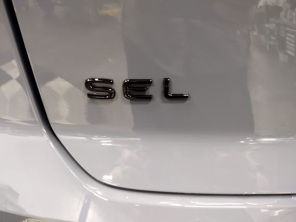 New 2026 Volkswagen Atlas Cross Sport SEL R-Line image 16