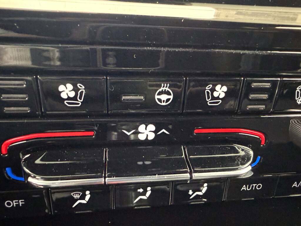 New 2025 Jeep Grand Cherokee L Summit w/ Luxury Tech Group V image 28