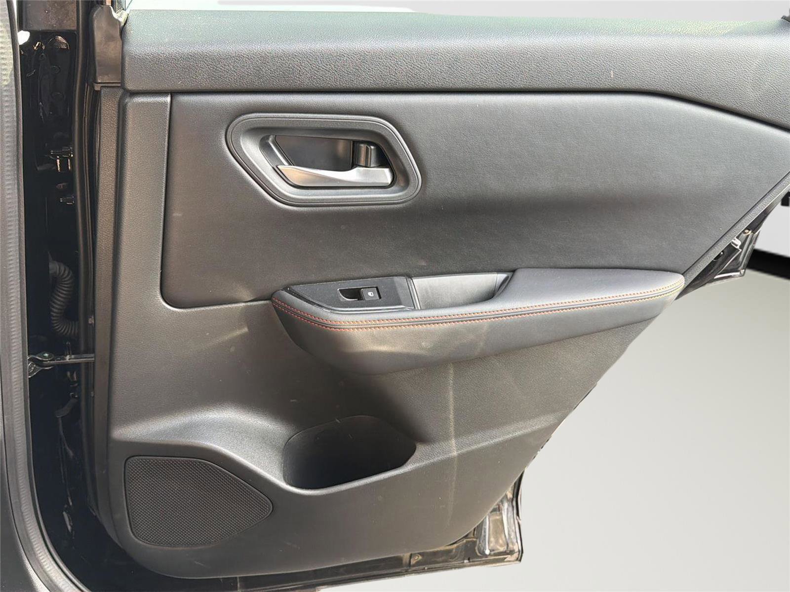 Used 2025 Nissan Rogue SV image 29