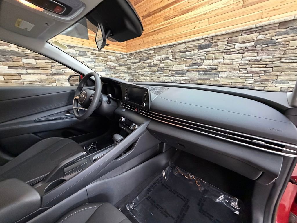 Used 2023 Hyundai Elantra SEL w/ Preferred Accessory Package image 12
