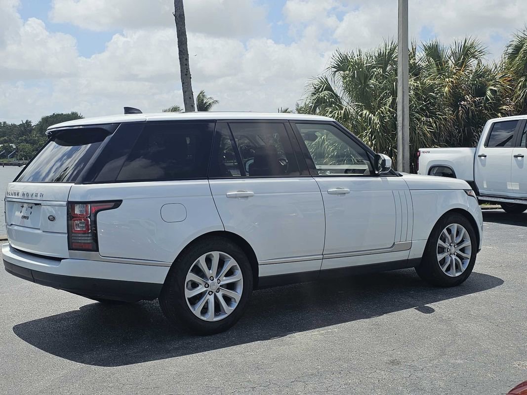 Used 2017 Land Rover Range Rover HSE image 16