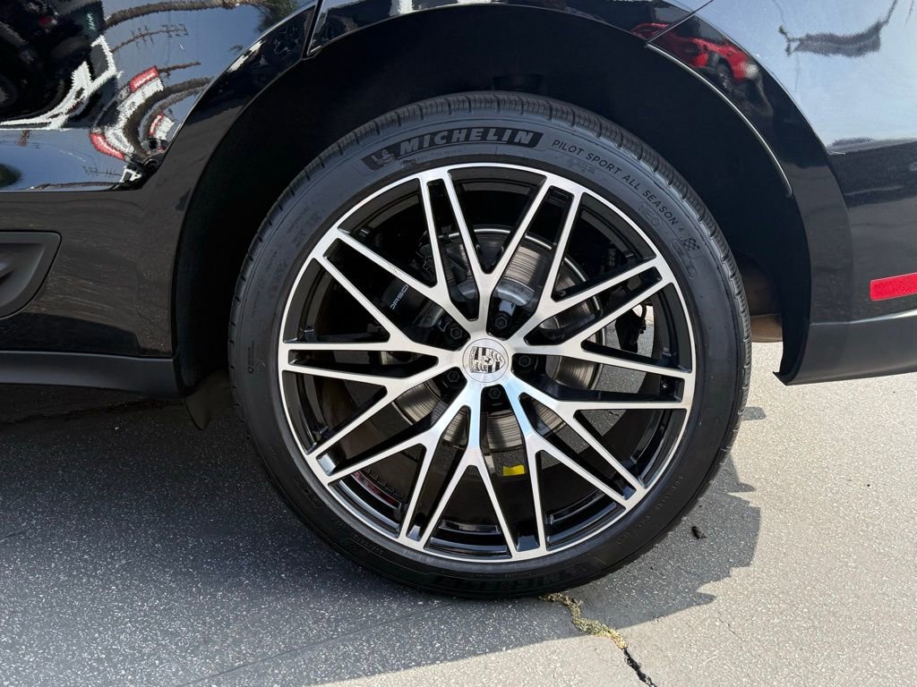 Used 2025 Porsche Macan image 10