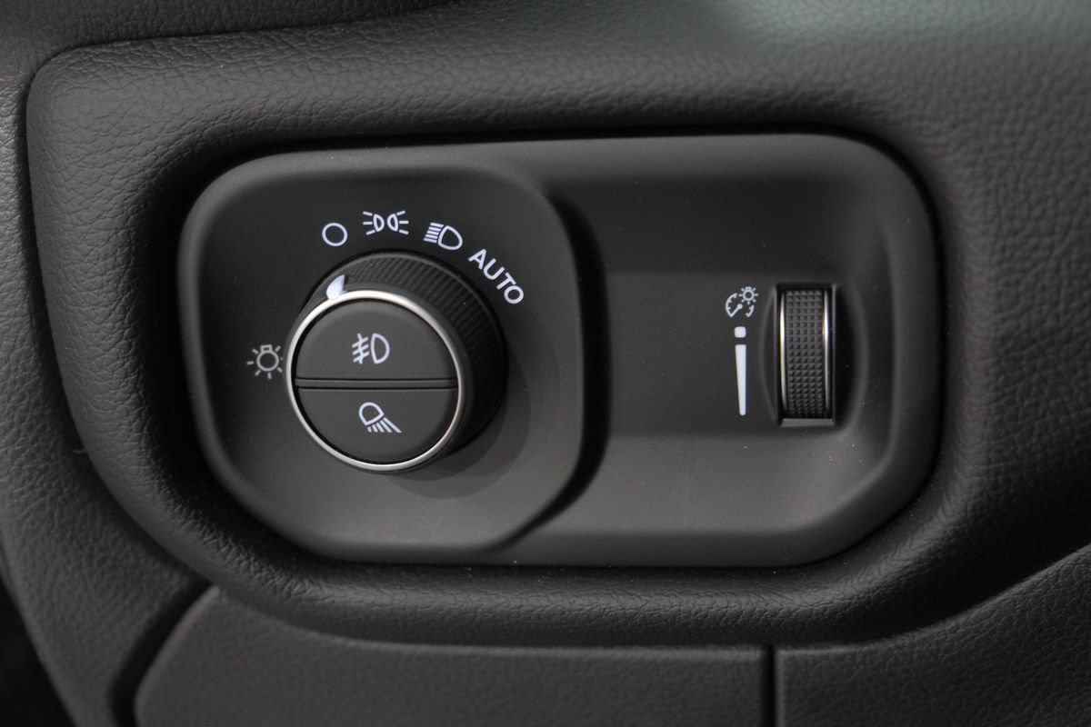 Used 2025 RAM 2500 Big Horn AWD/4WD image 29