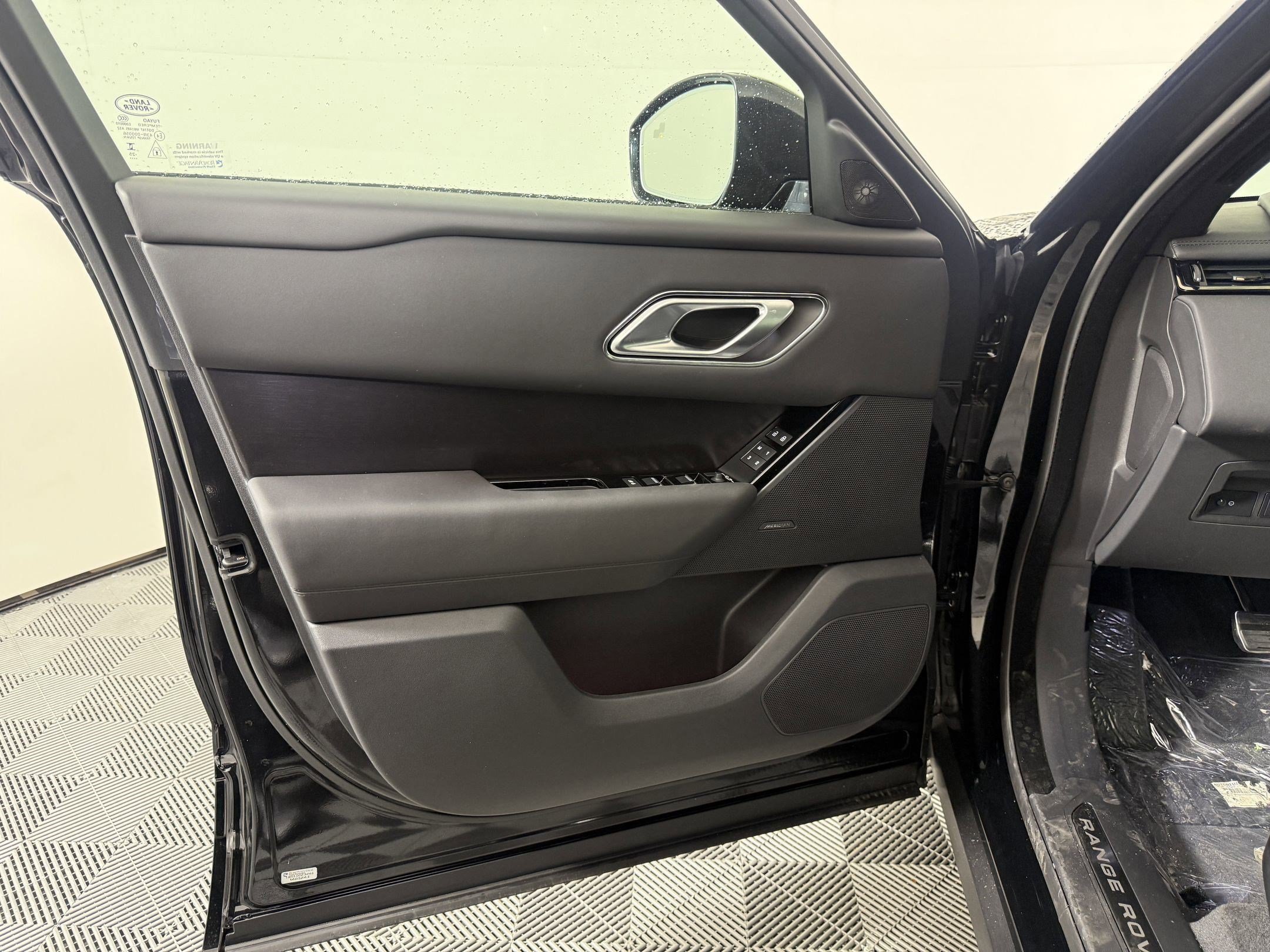 Used 2026 Land Rover Range Rover Velar Dynamic SE AWD/4WD image 21