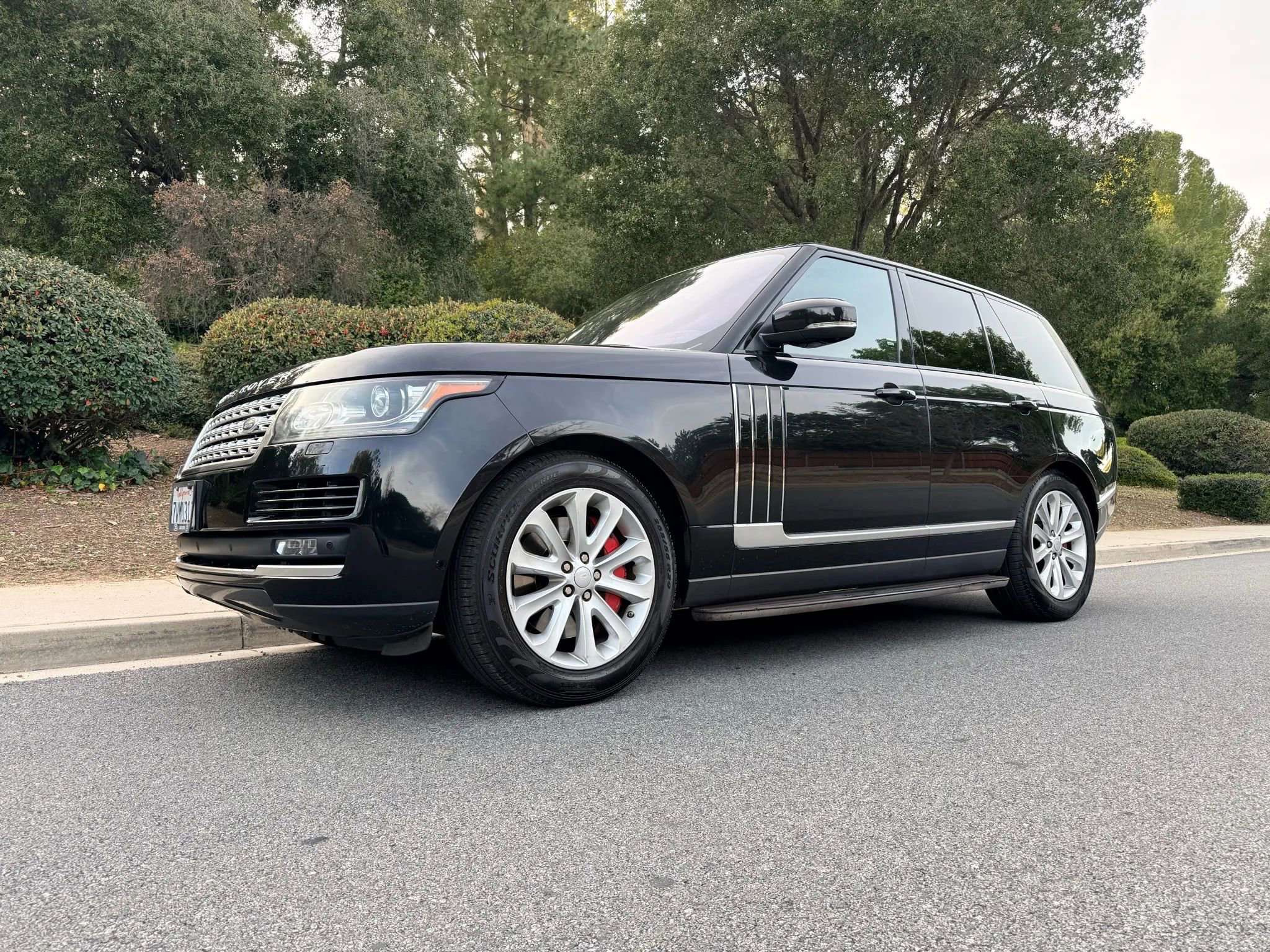 Used 2016 Land Rover Range Rover HSE image 3