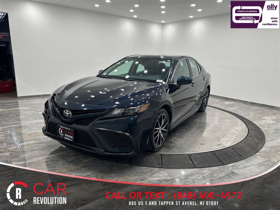 Used 2021 Toyota Camry SE FWD image 3