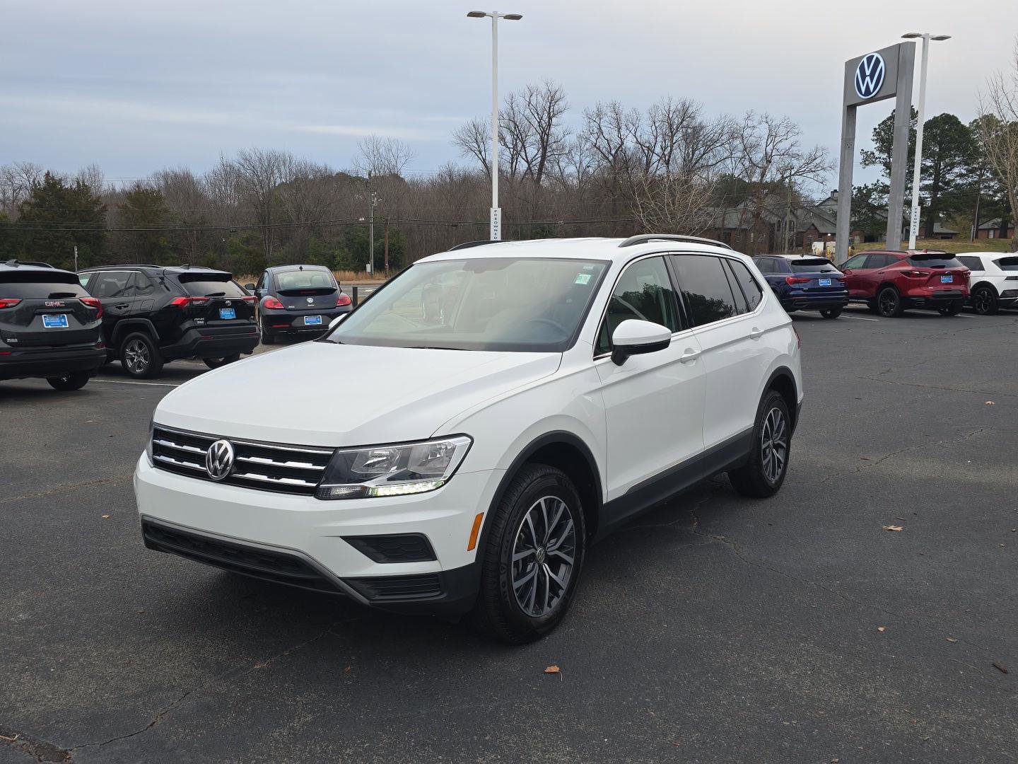 Used 2020 Volkswagen Tiguan SE image 3