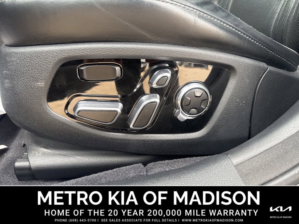 Used 2020 Kia K900 Luxury w/ VIP Package image 15