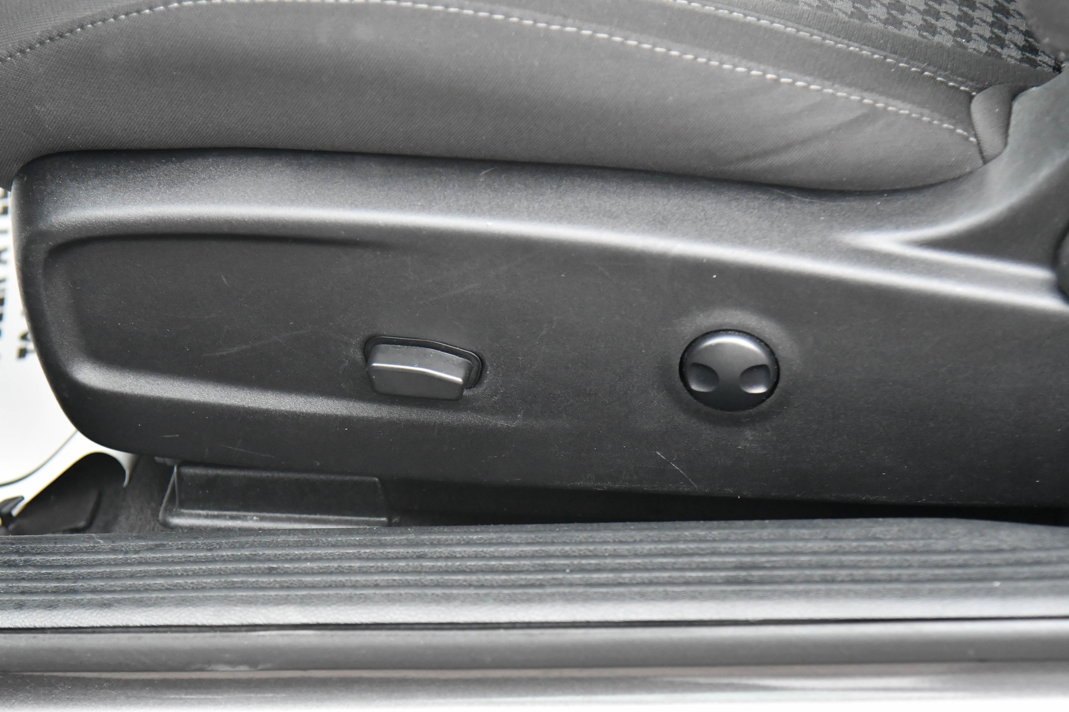 Used 2023 Dodge Challenger GT image 16