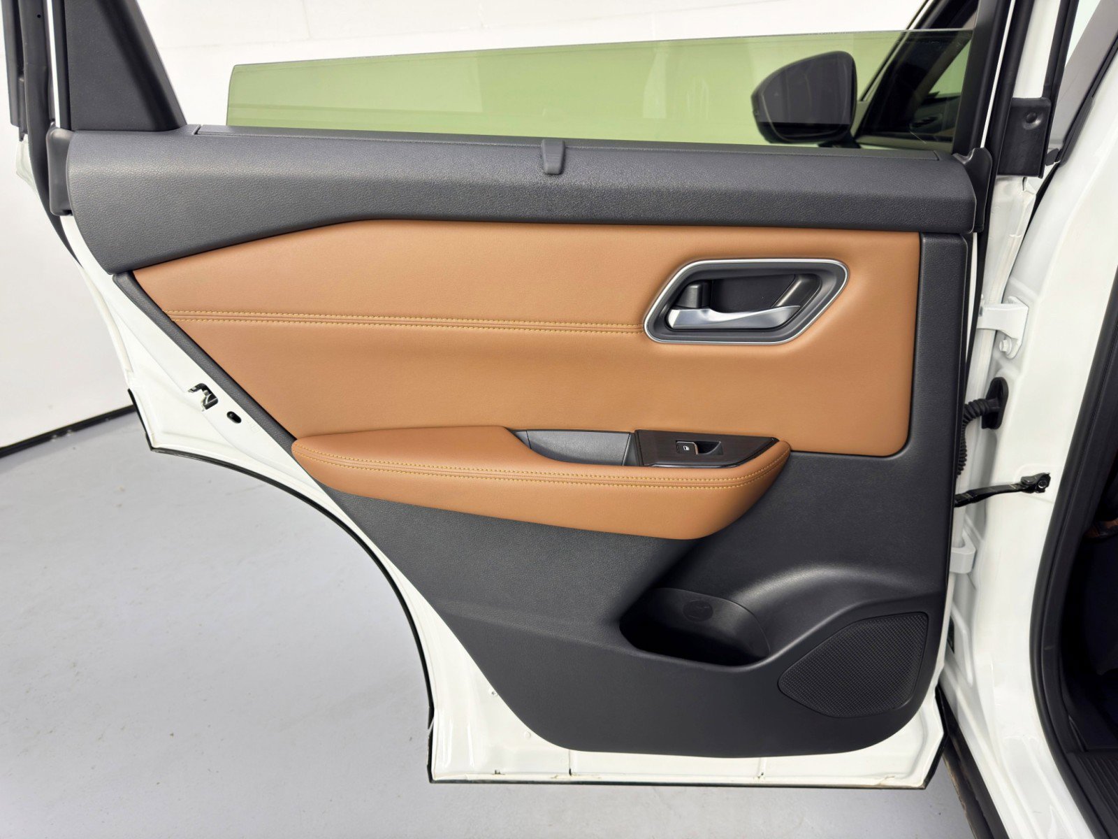 Used 2024 Nissan Rogue Platinum w/ Platinum Premium Package FWD image 43