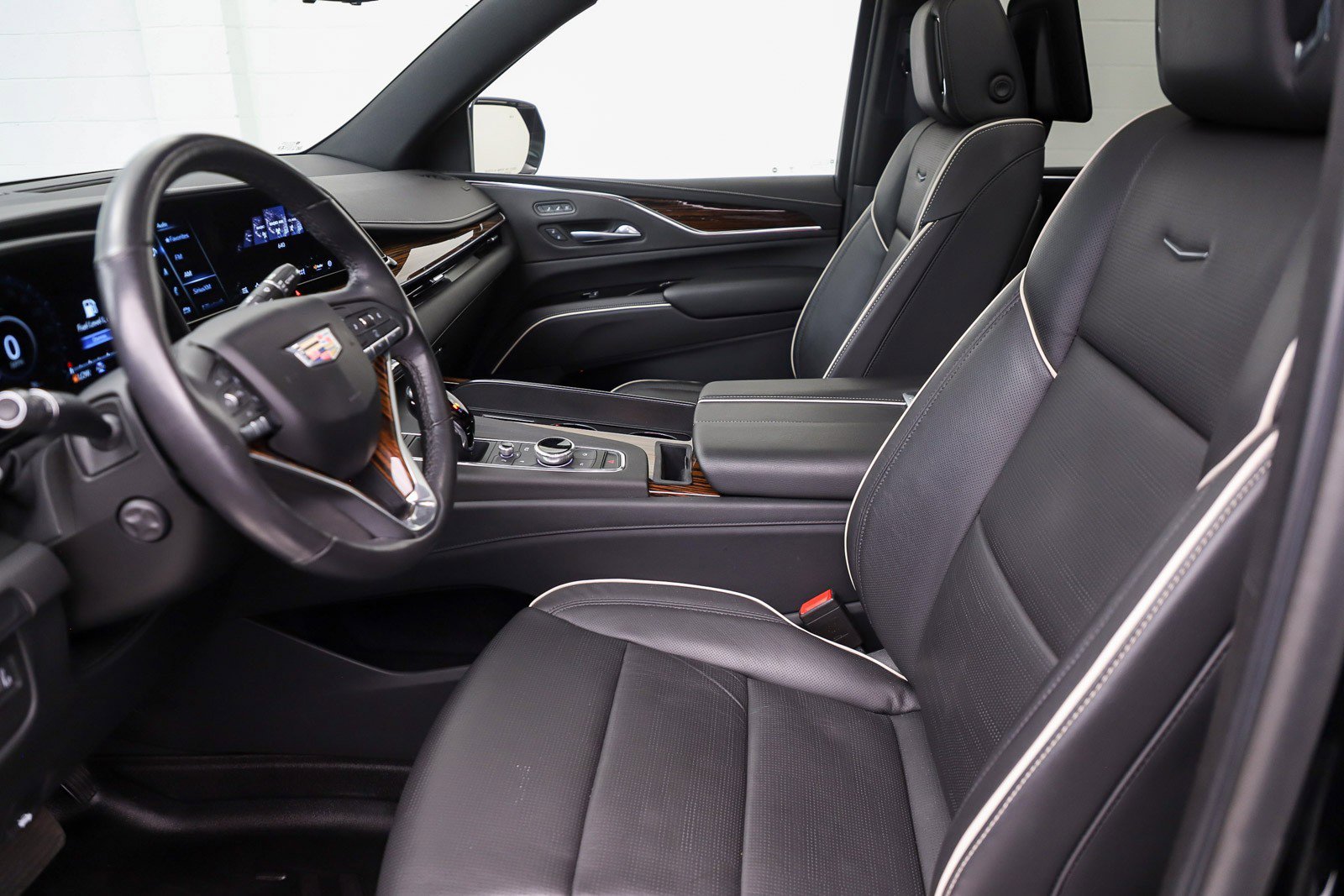 Used 2021 Cadillac Escalade Premium Luxury AWD/4WD image 22