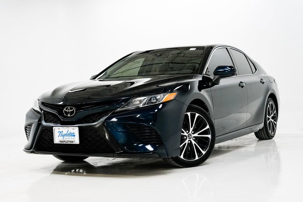 Used 2018 Toyota Camry SE image 1