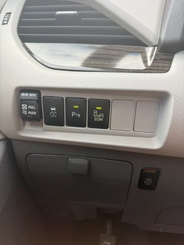 Used 2017 Toyota Sienna XLE w/ XLE Navigation Package FWD image 22