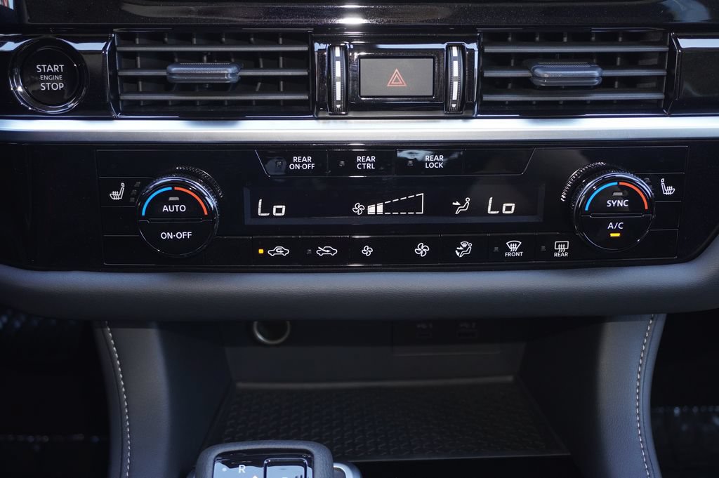 Used 2025 Nissan Pathfinder SV FWD image 21