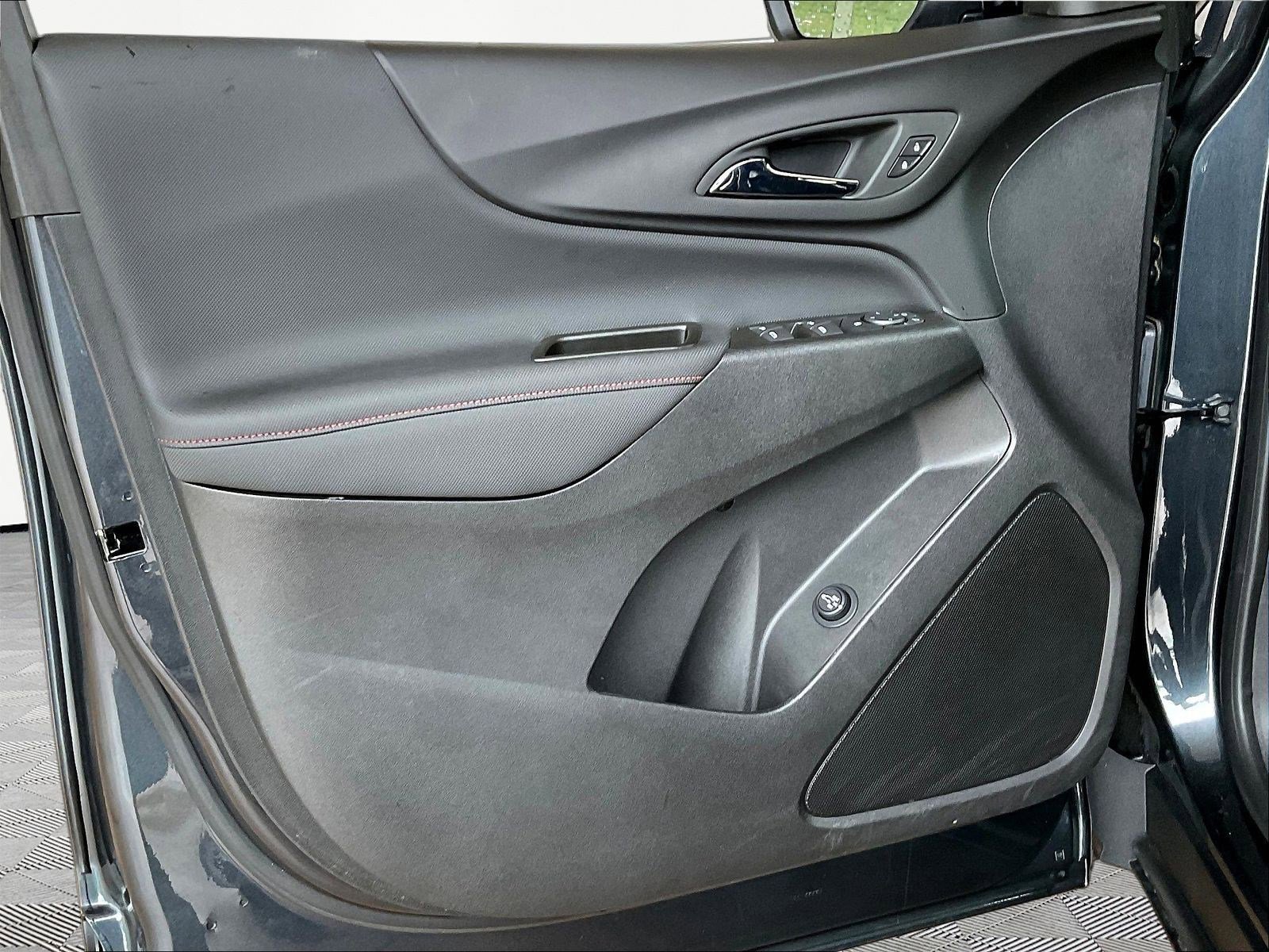 Used 2023 Chevrolet Equinox RS FWD image 19