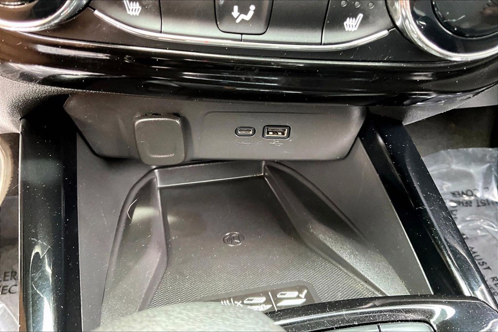 Used 2025 Chevrolet Trax RS w/ Sunroof Package FWD image 27