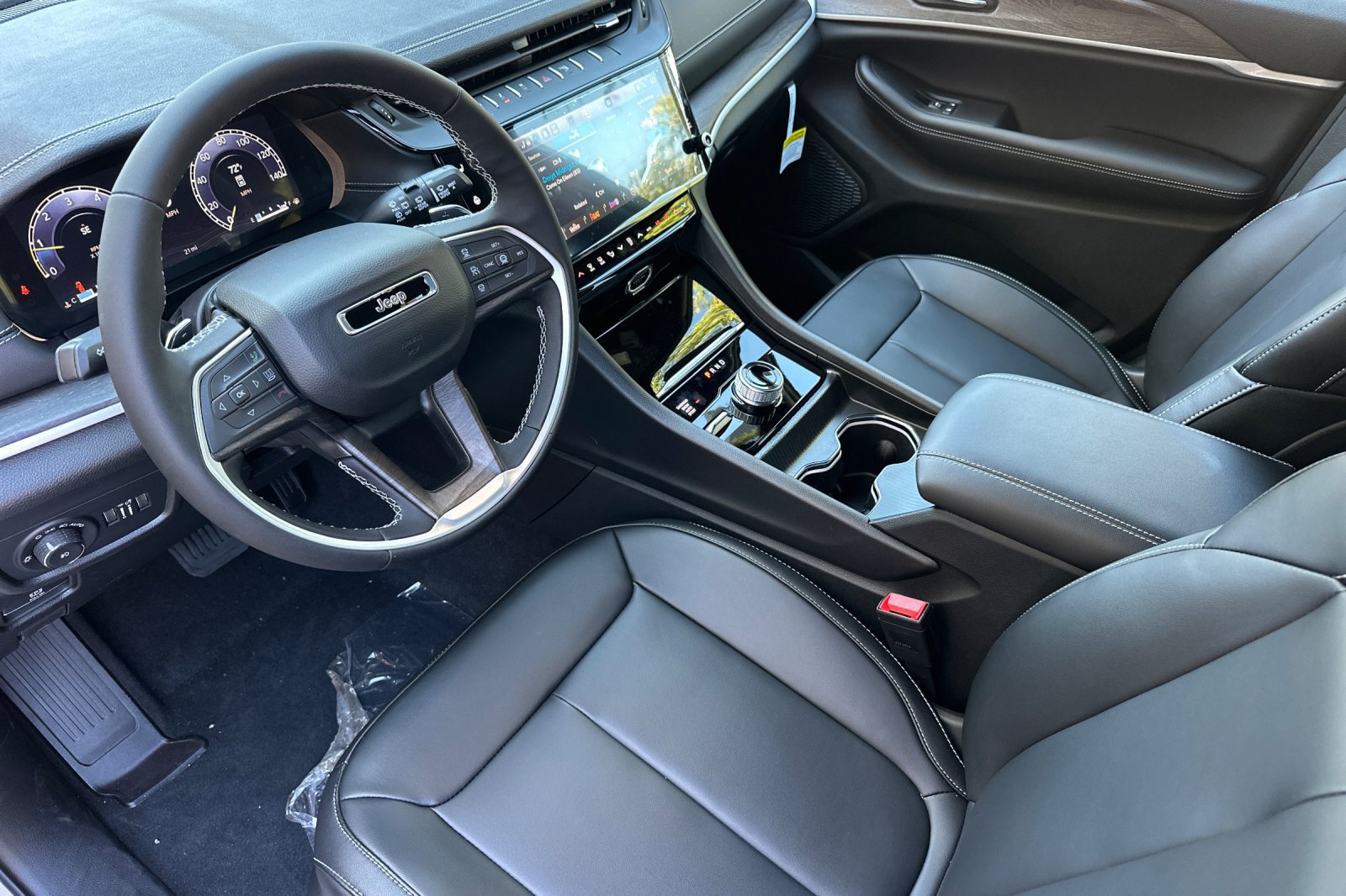 New 2026 Jeep Grand Cherokee L Limited w/ Limited Altitude Package AWD/4WD image 9