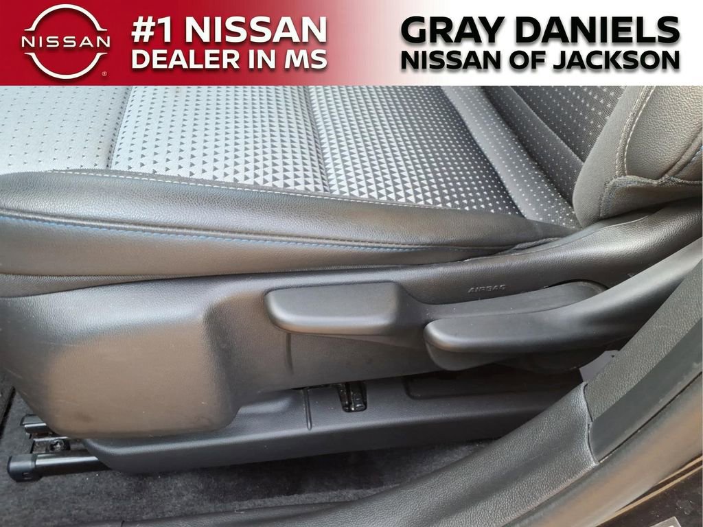 Used 2025 Chevrolet Trax LT w/ LT Convenience Package FWD image 12