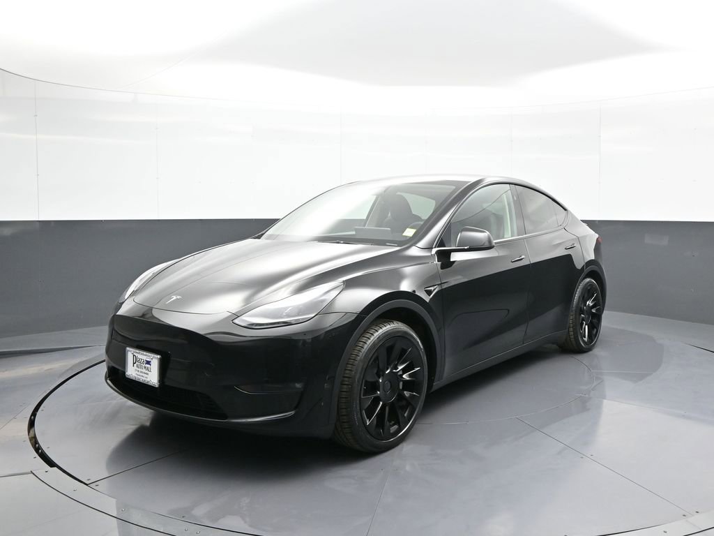 Used 2023 Tesla Model Y Long Range image 1