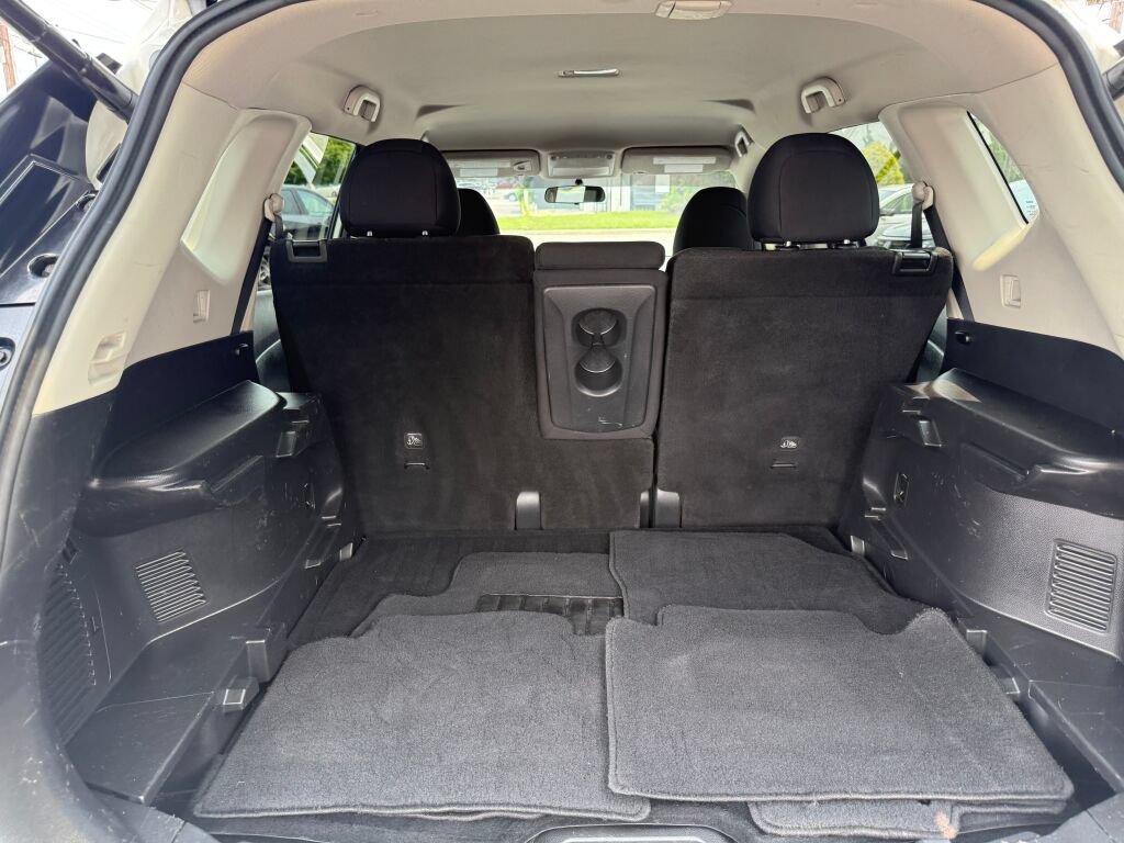 Used 2018 Nissan Rogue SV w/ Premium Package AWD/4WD image 32