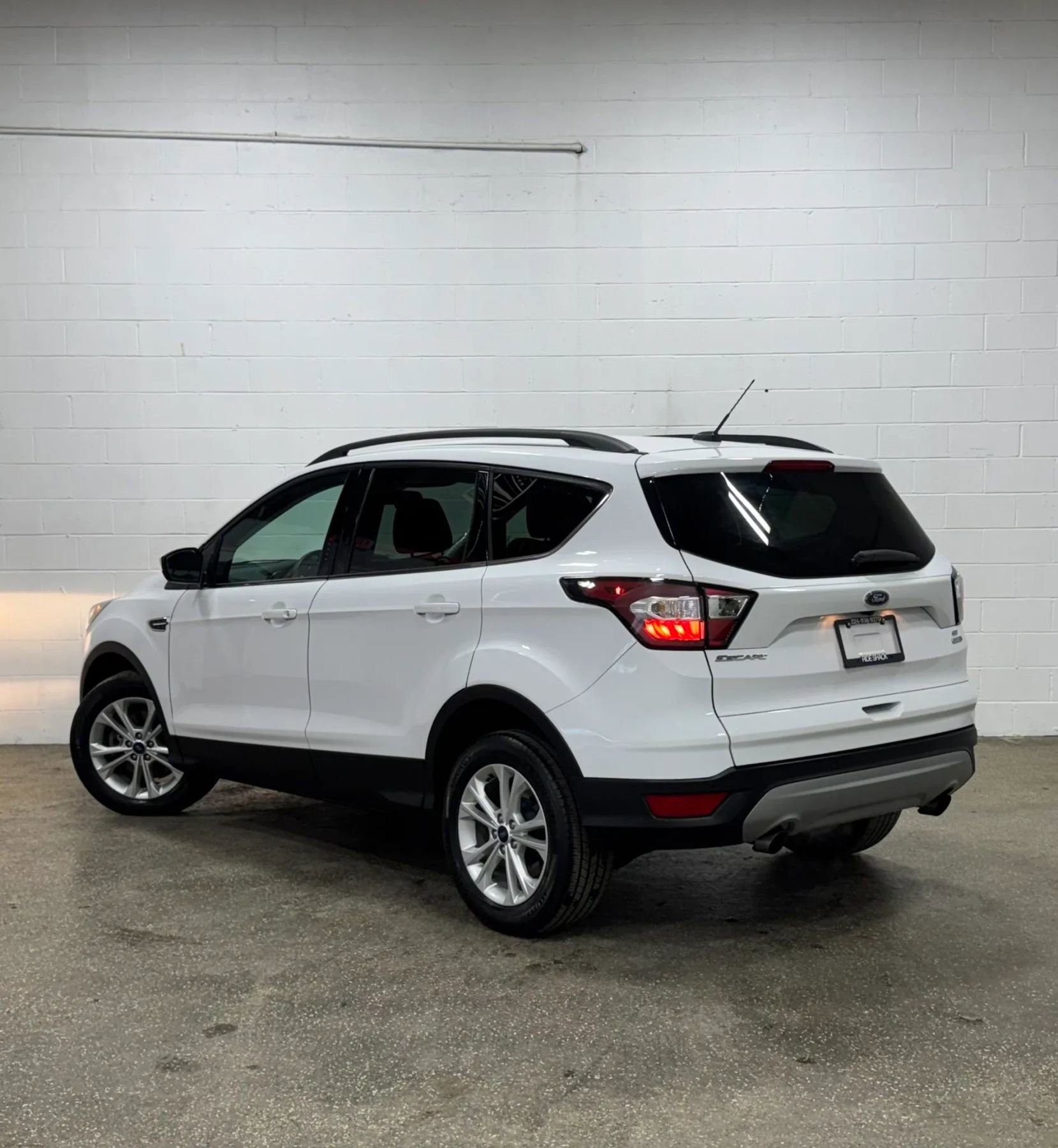 Used 2017 Ford Escape SE w/ Equipment Group 201A image 5