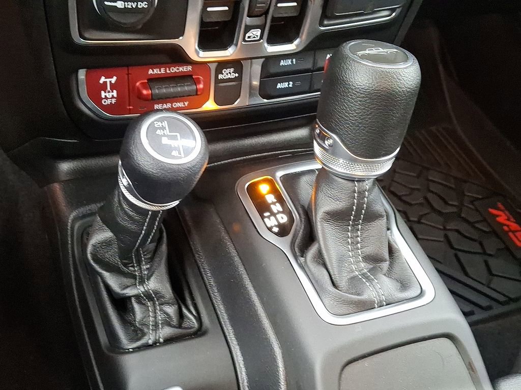 Used 2025 Jeep Gladiator Mojave w/ Convenience Group image 14