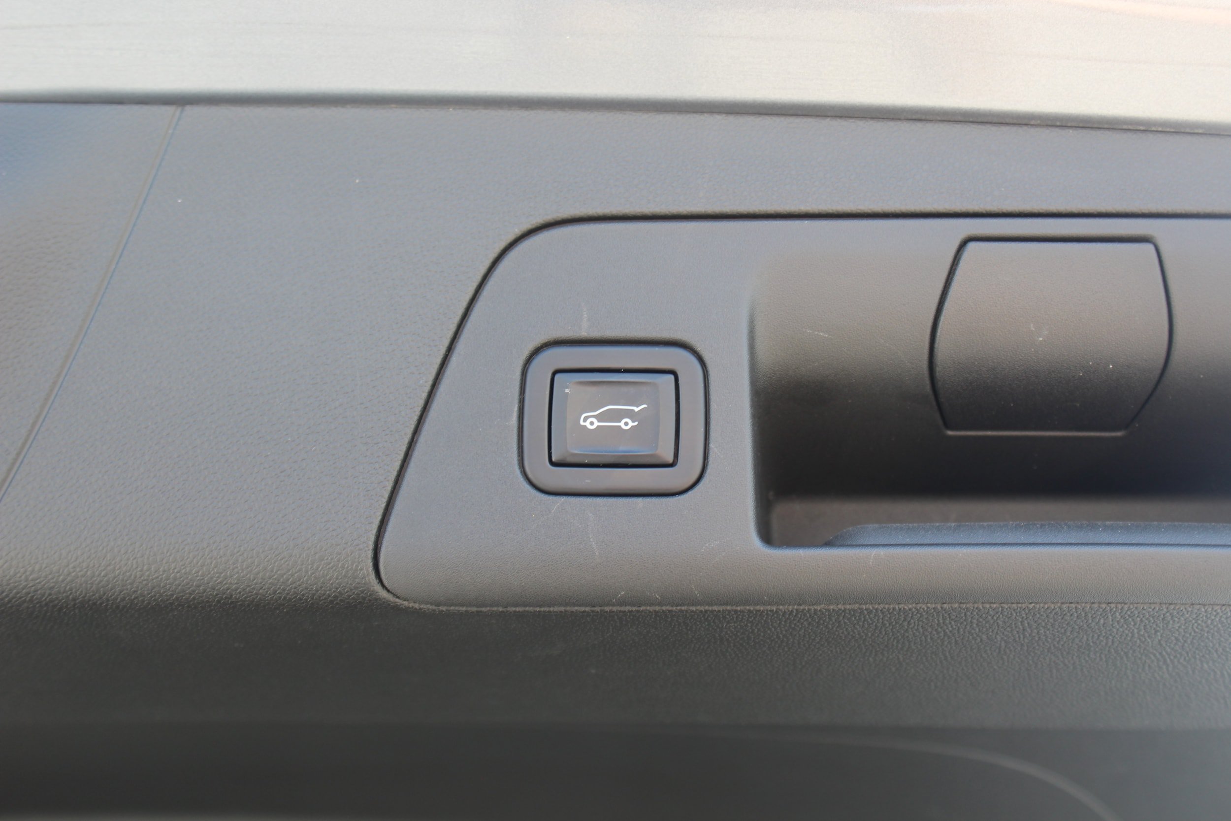 Used 2022 Buick Envision Avenir w/ Technology Package II FWD image 22