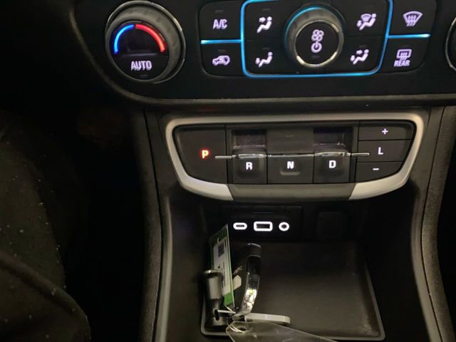 Used 2024 GMC Terrain SLT AWD/4WD image 43