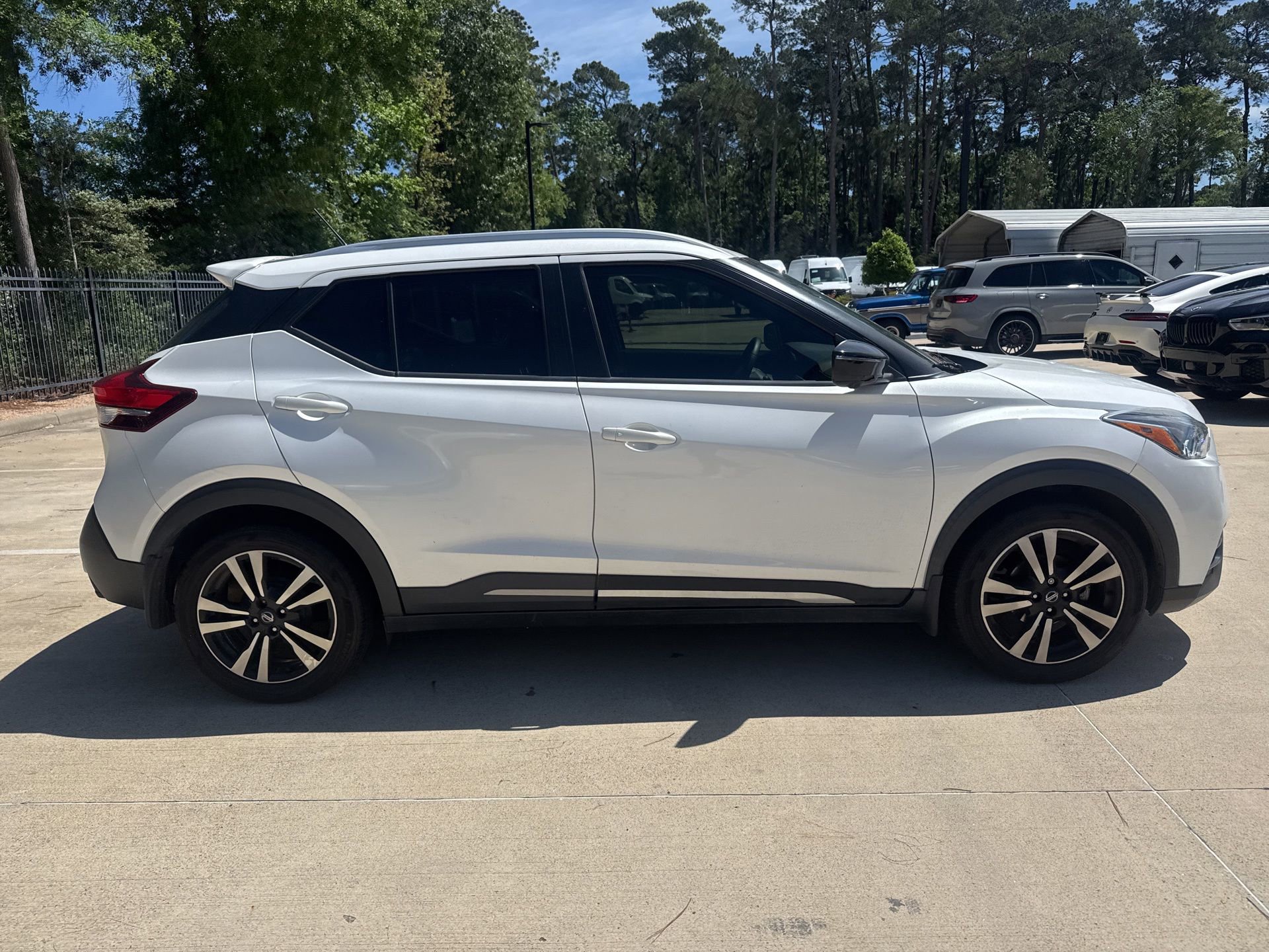 Used 2019 Nissan Kicks SR w/ SR Premium Package image 3