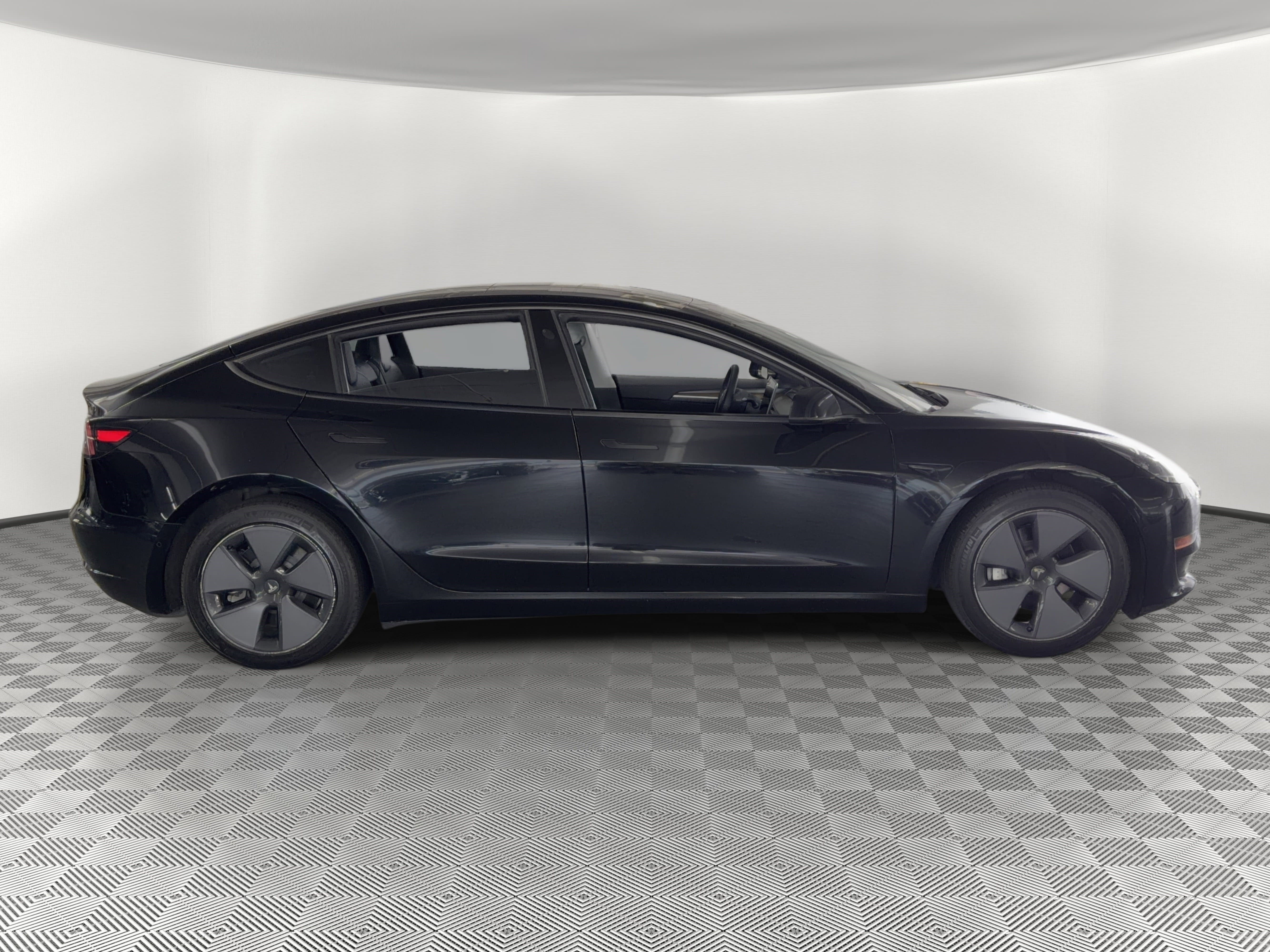 Used 2022 Tesla Model 3 Long Range AWD/4WD image 8
