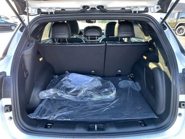 New 2024 Jeep Compass Latitude w/ Sun and Sound Group image 24