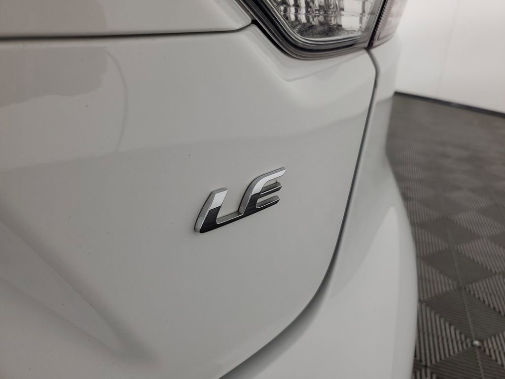 Used 2022 Toyota Corolla LE image 31